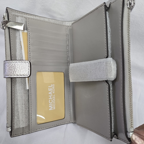NEW Michael Kors Wallet Wristlet silver color - Picture 2 of 11